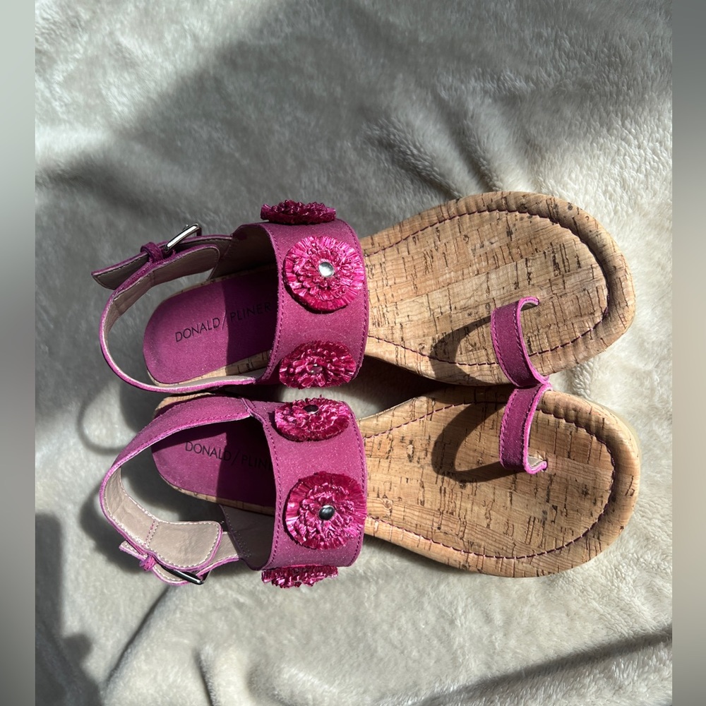 Donald Pliner Fushia Wedge US8
